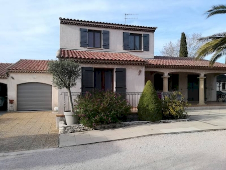 Pose de volet battant en aluminium plein près de Gardanne