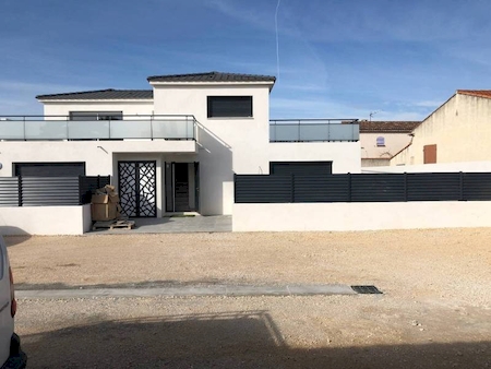 Pose de baies coulissante en alu pour une villa à Marignane