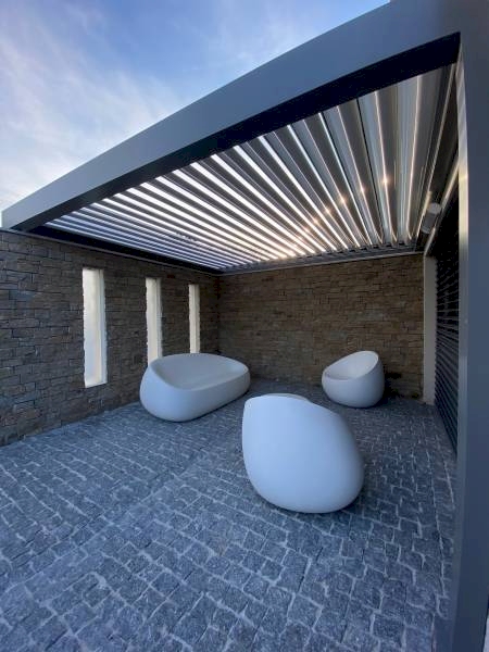 Pergola Bioclimatique IZI MARQUISES  Vitrolles