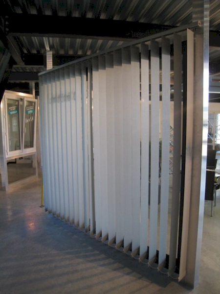 store vertical sur mesure pas cher à vitrolles