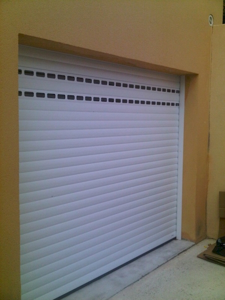porte de garage enroulable blanc sur vitrolles