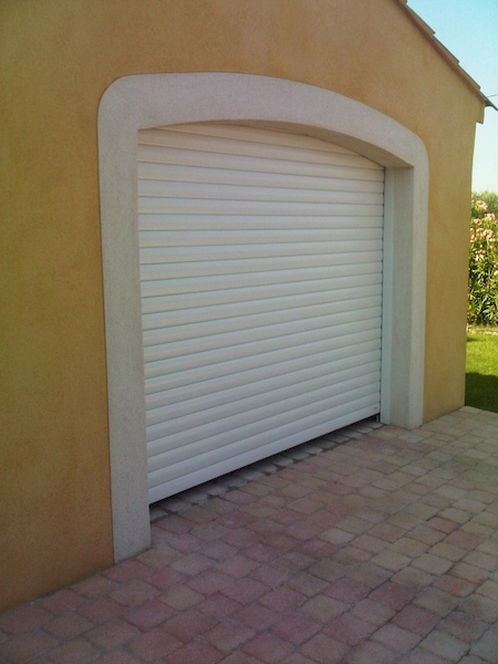 Porte de garage enroulable sur mesure dans les bouches du Rhône