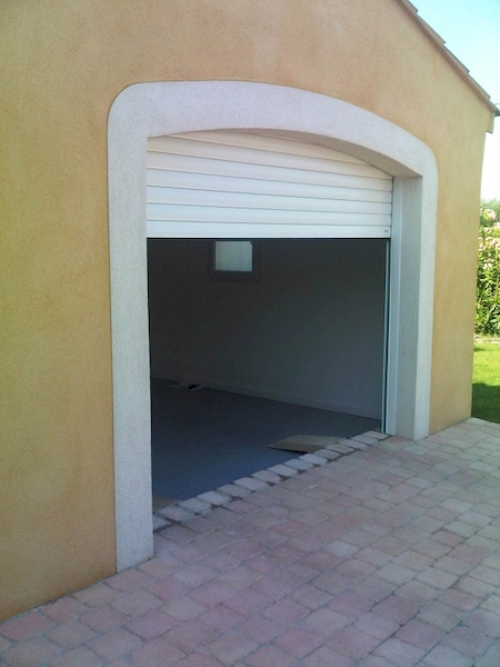 porte de garage Lakal sur mesure dans les Bouches du Rhône