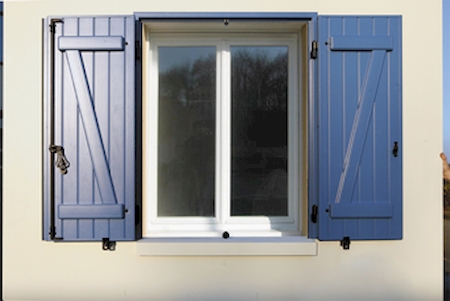 Volet battant aluminium plein avec precadre SIB