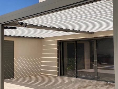 Notre zone d'activité pour ce service Menuisier pour la pose d'une pergola bioclimatique sur-mesure Marquises sur une terrasse